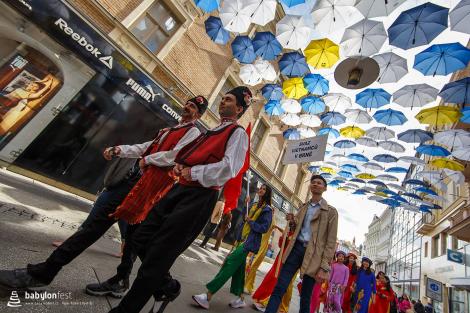Duhové náměstí – krojovaný průvod zástupců národnostních menšin v Brně