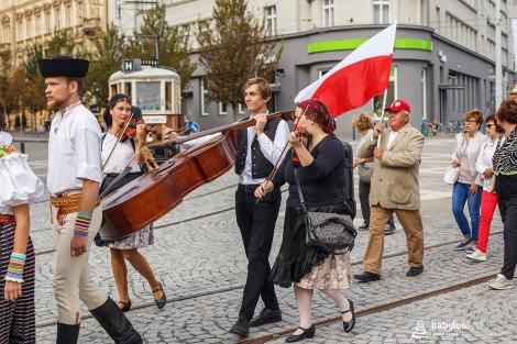 Duhové náměstí – krojovaný průvod zástupců národnostních menšin v Brně