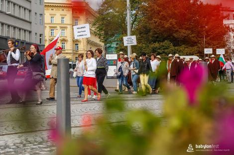 Duhové náměstí – krojovaný průvod zástupců národnostních menšin v Brně