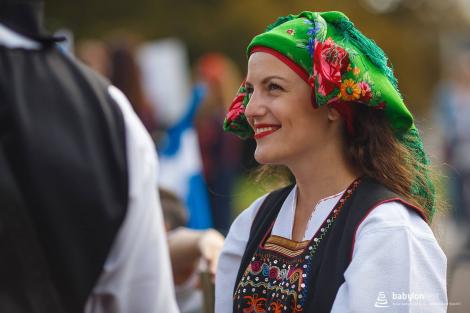 Duhové náměstí – krojovaný průvod zástupců národnostních menšin v Brně