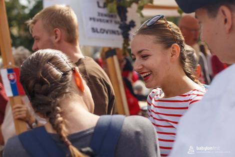 Duhové náměstí – krojovaný průvod zástupců národnostních menšin v Brně